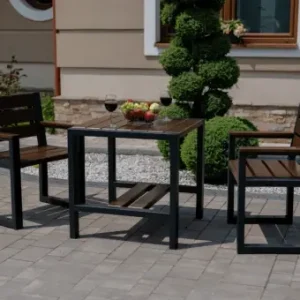 Komplet mebli ogrodowych - stół kwadratowy, dwa krzesła z oparciem i podłokietnikami - Drewno olchowe Ograniczona ilość