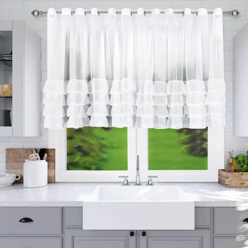 Dodaj do koszyka Firana zdobiona falbanami biała na przelotkach 400x130cm JUANITA
