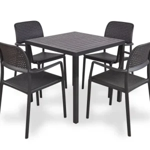 Dodaj do koszyka Zestaw ogrodowy stół kwadratowy Cube 80 cm i 4 krzesła z podłokietnikami Bora Nardi z certyfikowanego tworzywa antracytowy
